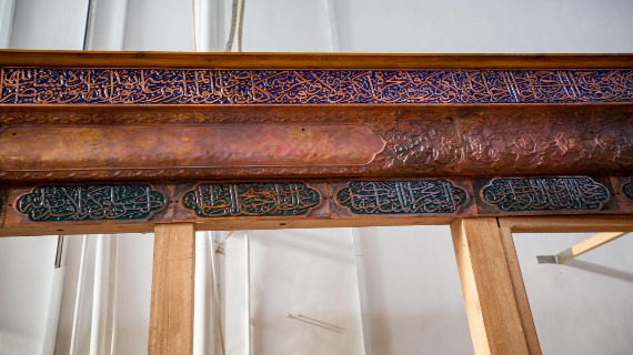 شباك مقام الإمام المهدي (عجل الله فرجه الشريف) لقاعة النساء