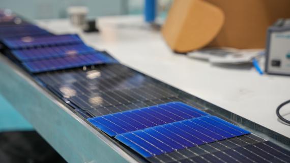 مصنع النور لإنتاج ألواح الطاقة الشمسية